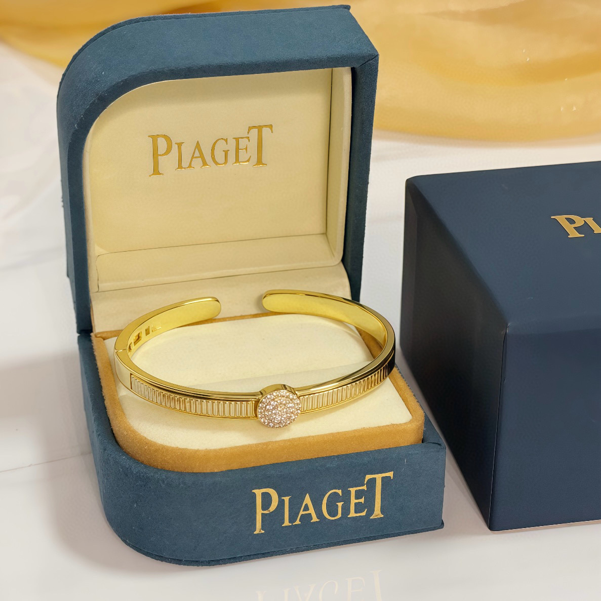 Piaget Possession bracelet yellow gold with pave set clear diamonds 17cm inner circumference