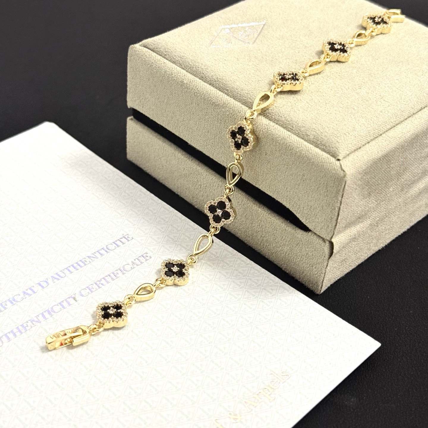 Bracciale Van Cleef Arpels Alhambra in oro giallo onice nero diamante trasparente 18 cm