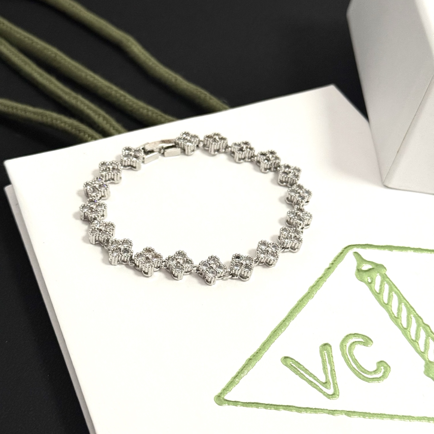 Van Cleef Arpels Sweet Alhambra bracelet silver-toned white gold with clear diamond accents 17cm