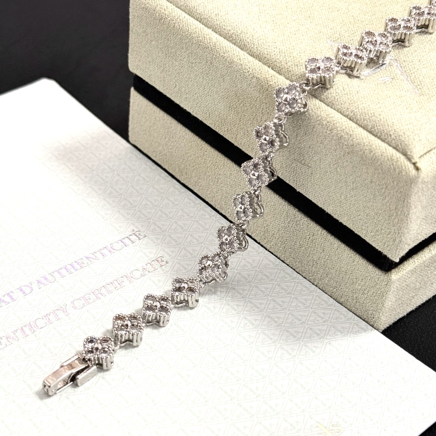 Van Cleef Arpels Sweet Alhambra bracelet silver-toned white gold with clear diamond accents 17cm