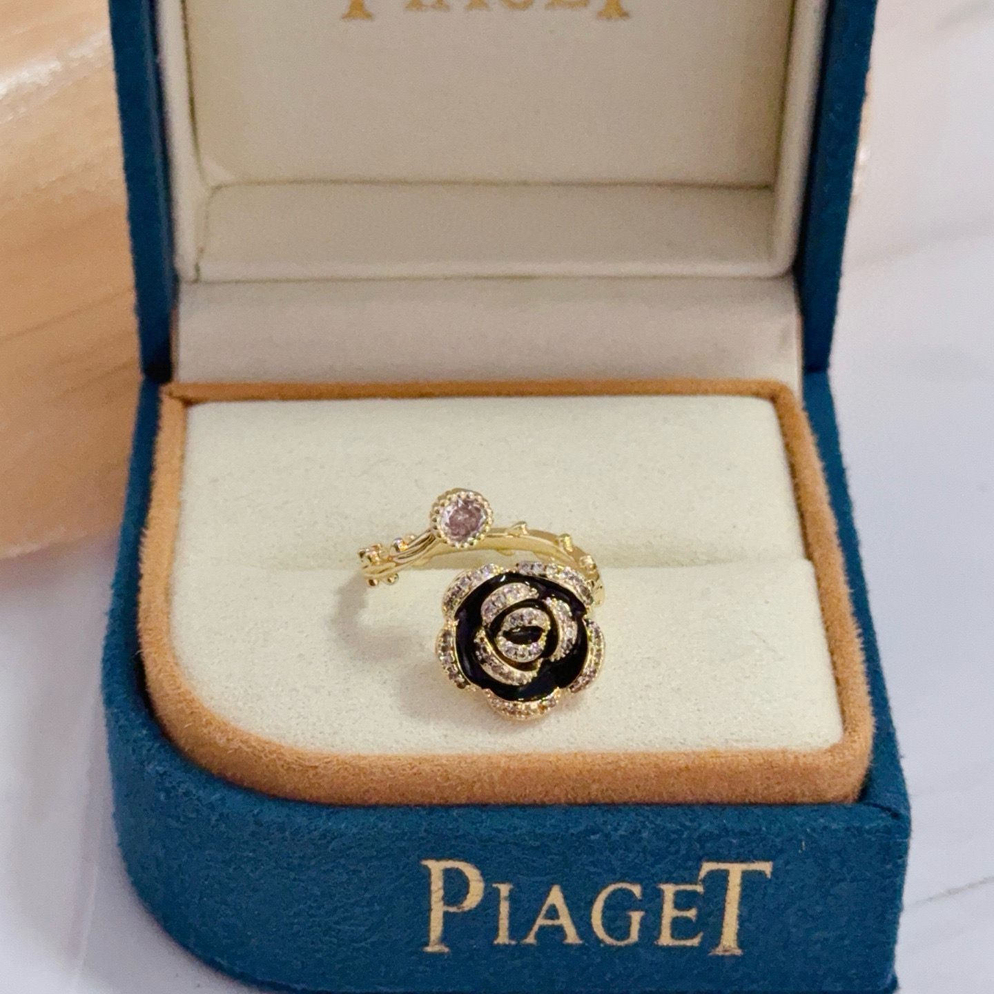 Piaget Rose ring yellow gold black enamel clear diamond US 7