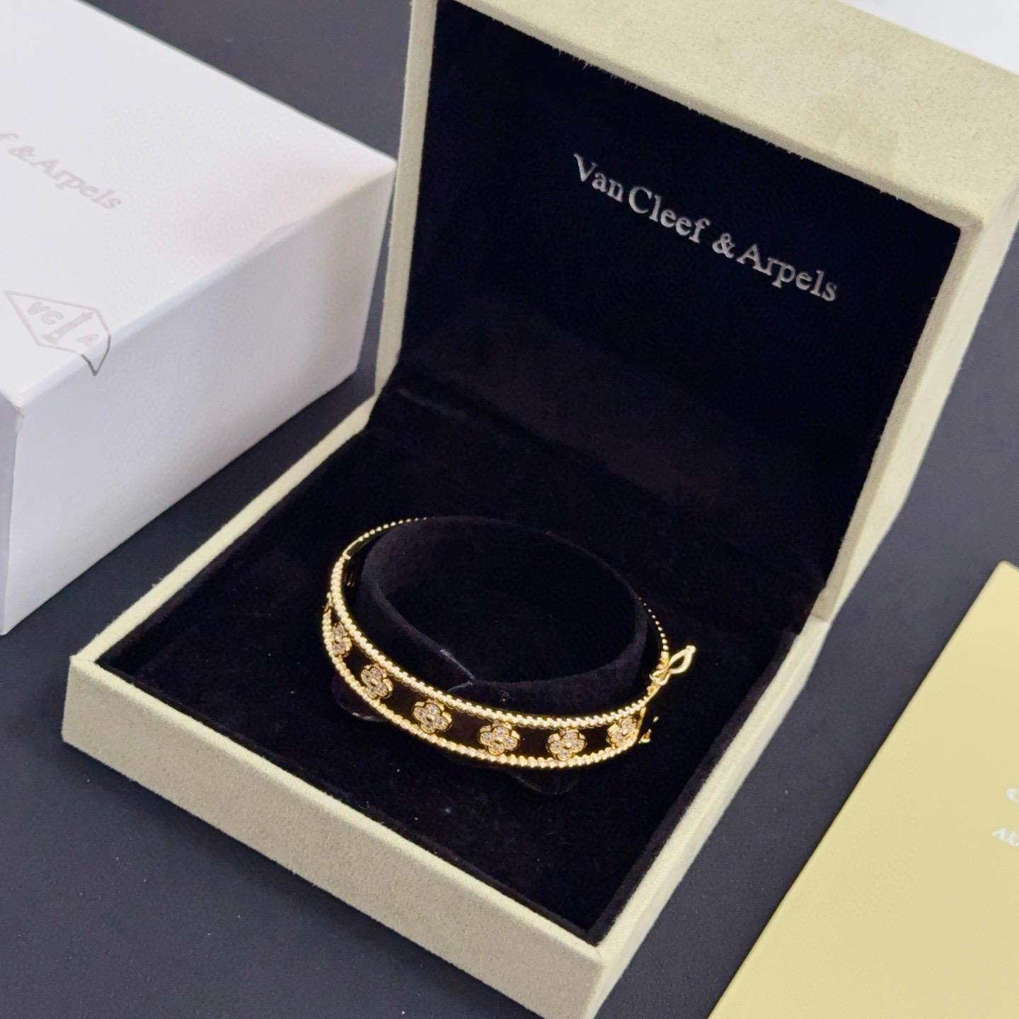 Van Cleef Arpels Perlee Sweet Clovers bracelet Yellow gold with diamond accents 17cm