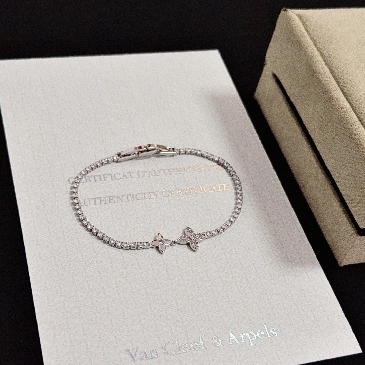 Van Cleef Arpels Four-Leaf Clover Diamond Tennis Bracelet bracelet White gold metal with clear diamond stones 17cm