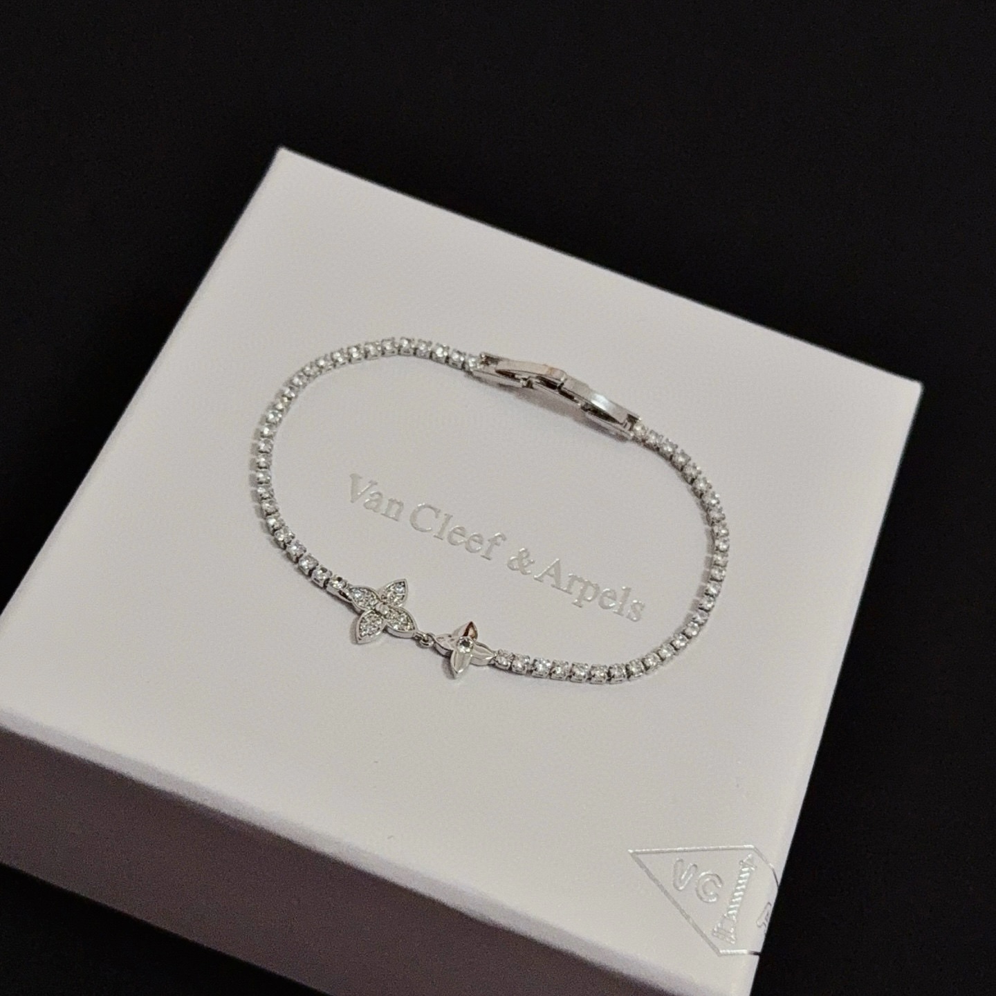 Van Cleef Arpels Four-Leaf Clover Diamond Tennis Bracelet bracelet White gold metal with clear diamond stones 17cm