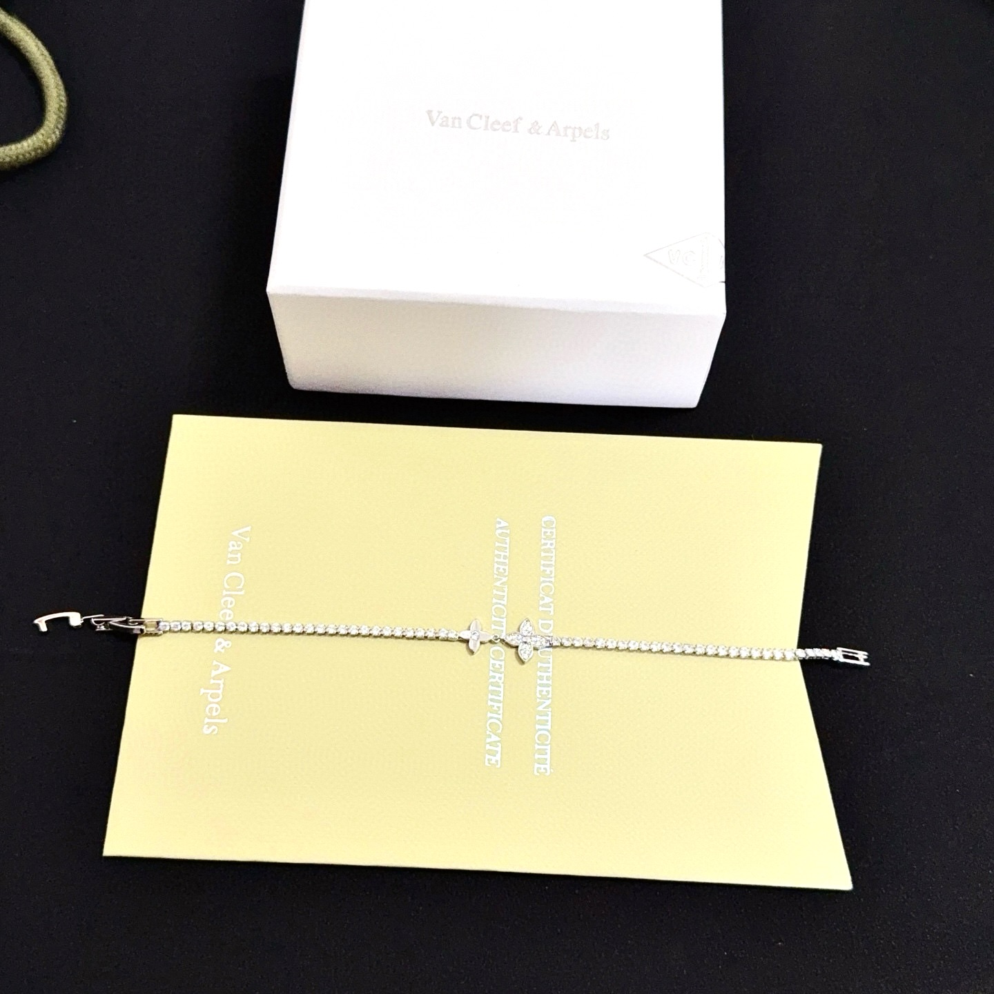Van Cleef Arpels Four-Leaf Clover Diamond Tennis Bracelet bracelet White gold metal with clear diamond stones 17cm