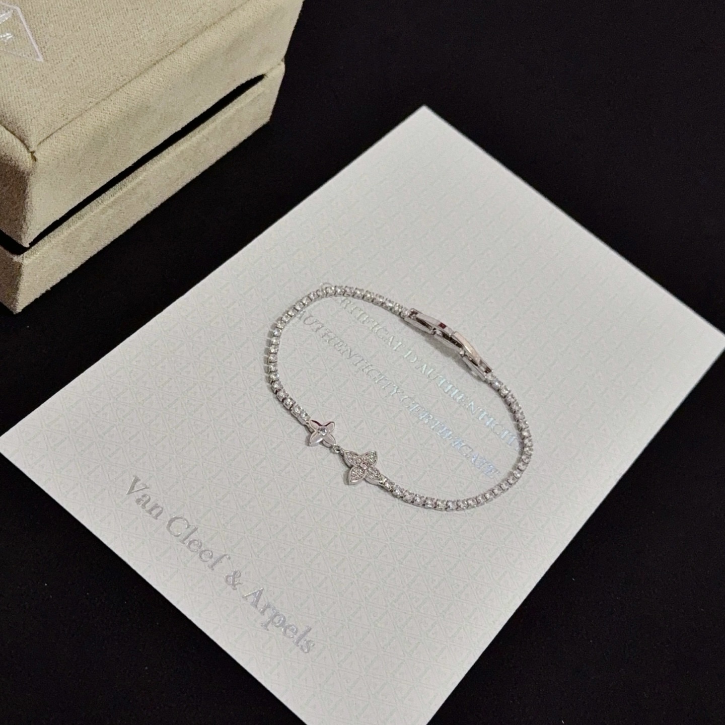 Van Cleef Arpels Four-Leaf Clover Diamond Tennis Bracelet bracelet White gold metal with clear diamond stones 17cm