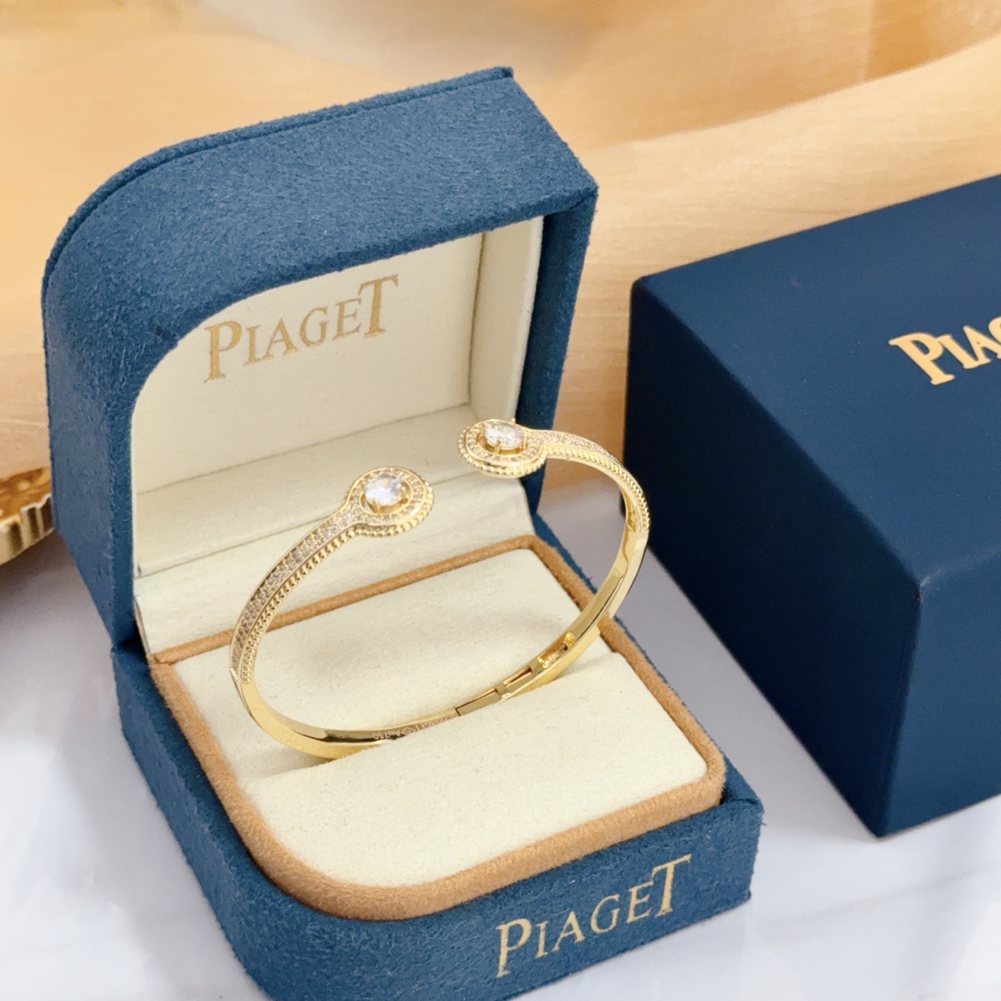 Piaget Possession bracelet yellow gold with clear diamonds 17cm inner circumference