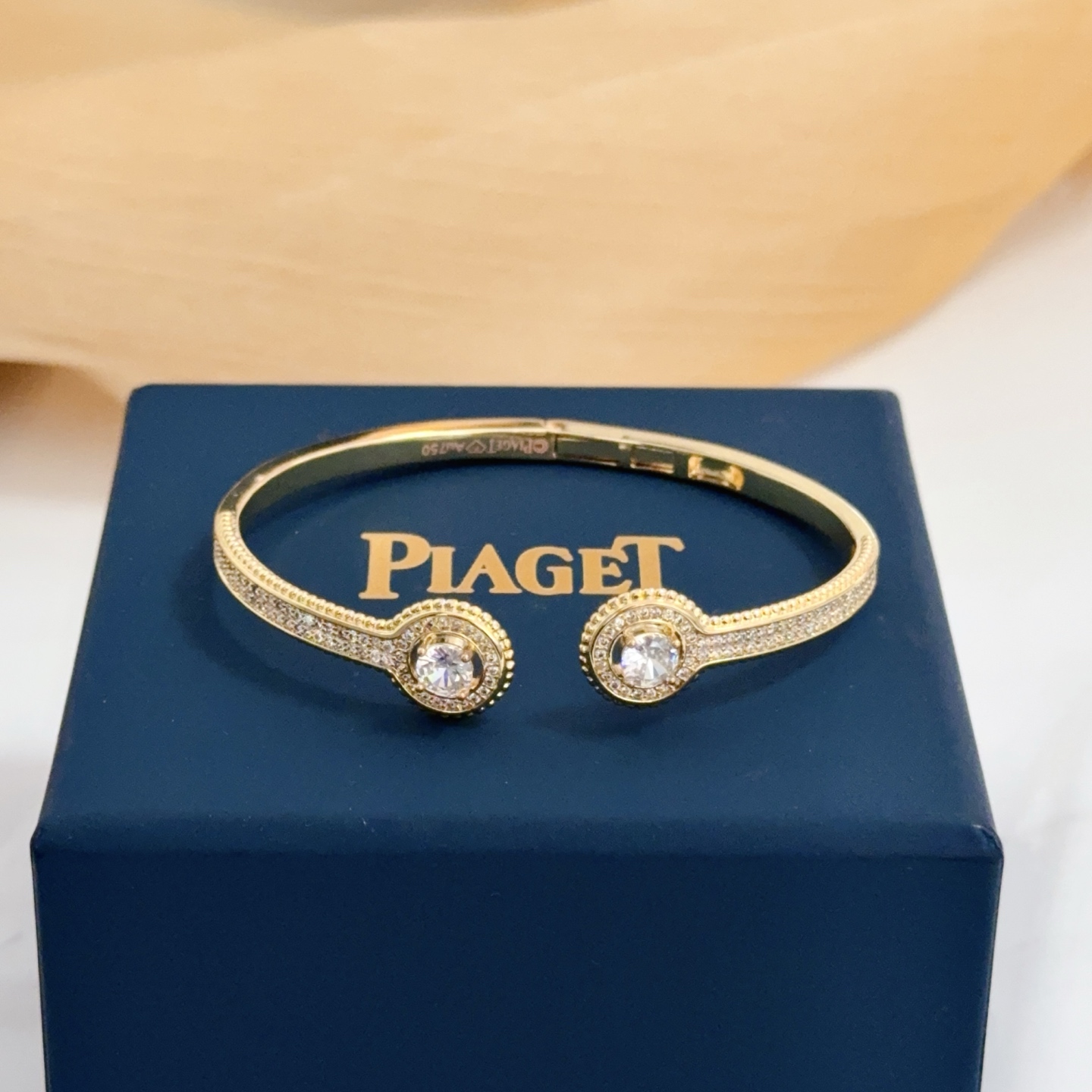 Piaget Possession bracelet yellow gold with clear diamonds 17cm inner circumference