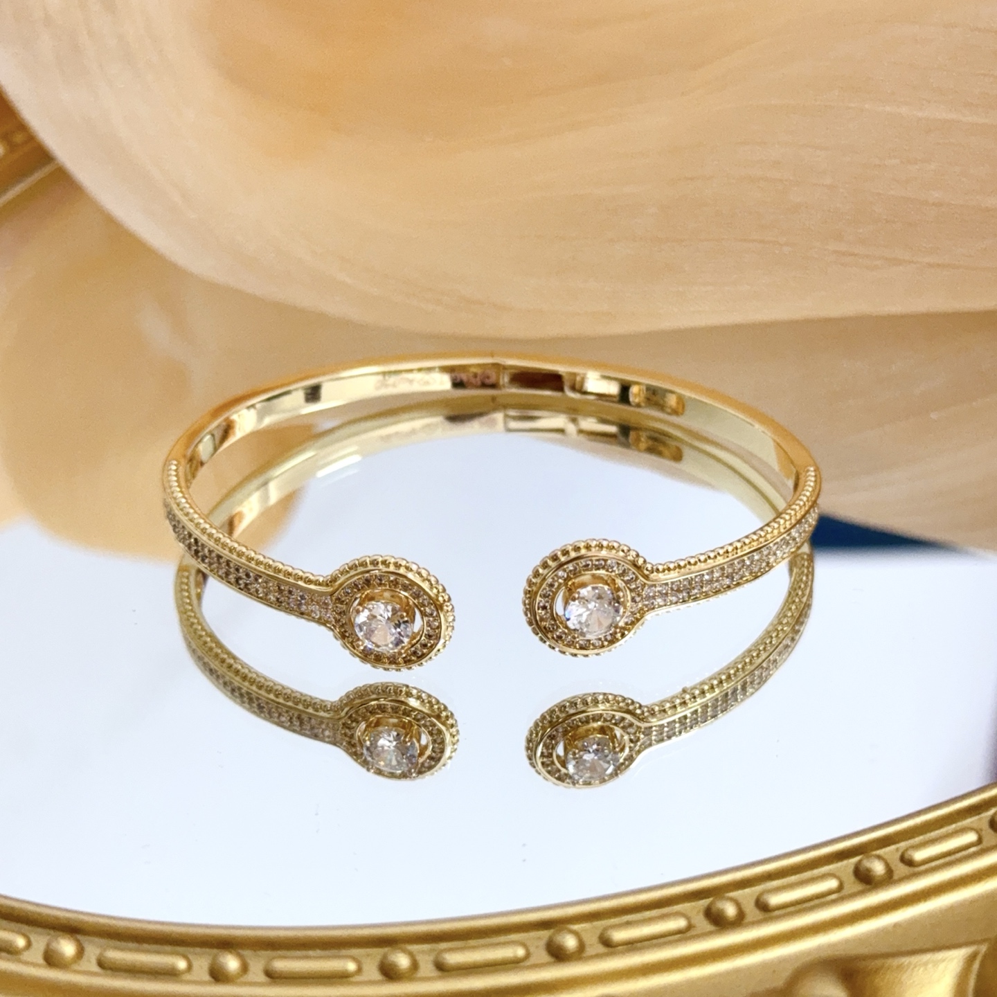 Piaget Possession bracelet yellow gold with clear diamonds 17cm inner circumference