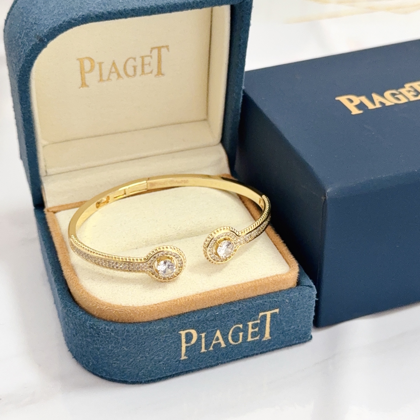 Piaget Possession bracelet yellow gold with clear diamonds 17cm inner circumference