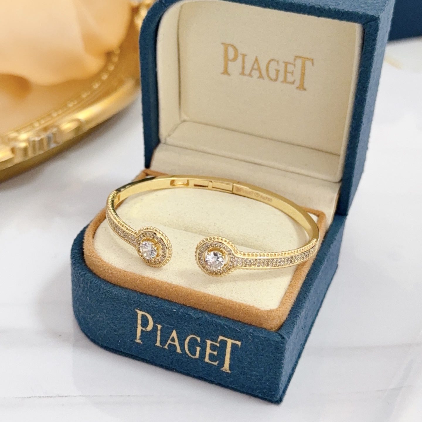 Piaget Possession bracelet yellow gold with clear diamonds 17cm inner circumference