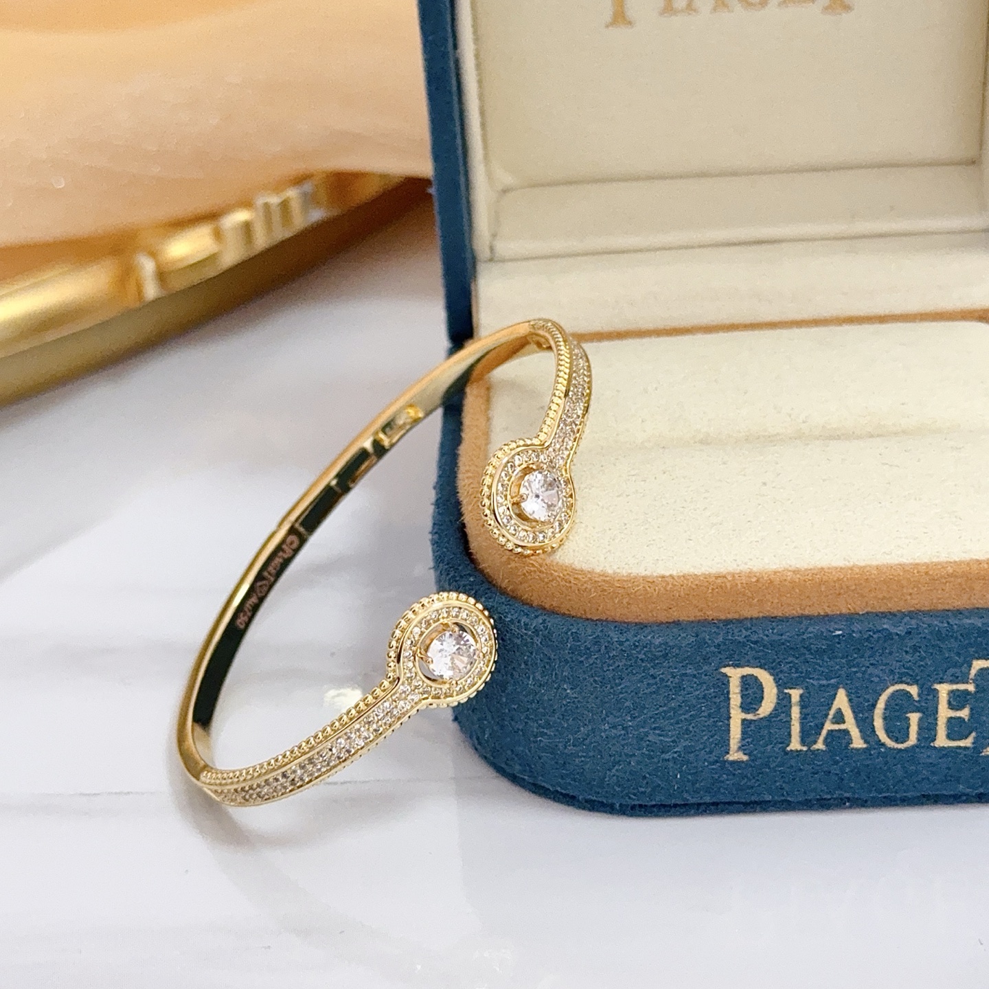 Piaget Possession bracelet yellow gold with clear diamonds 17cm inner circumference
