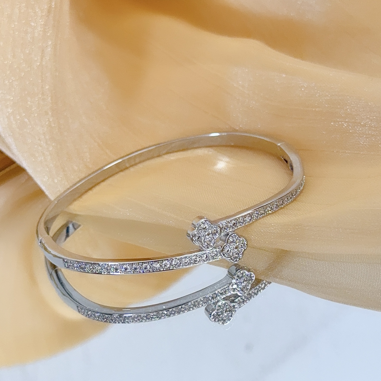 Piaget Possession bracelet 18k white gold with clear diamond accents 17cm