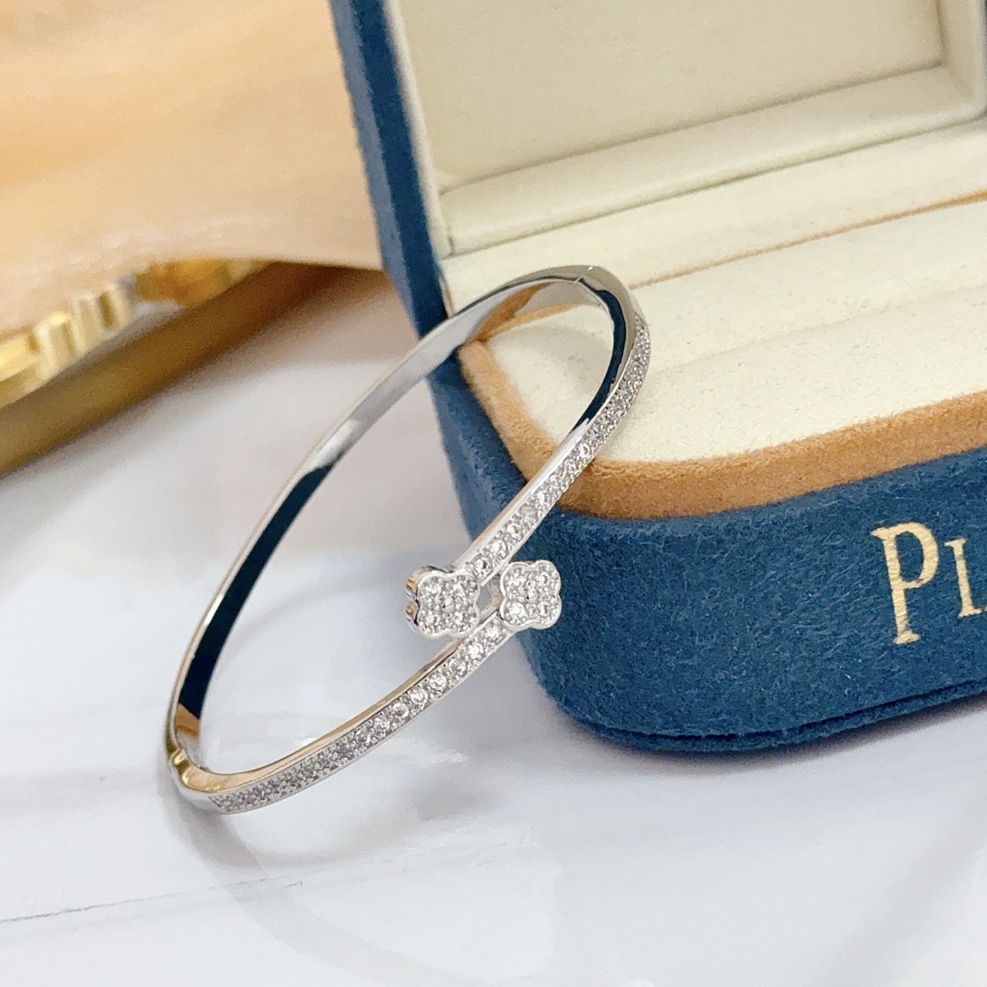 Piaget Possession bracelet 18k white gold with clear diamond accents 17cm