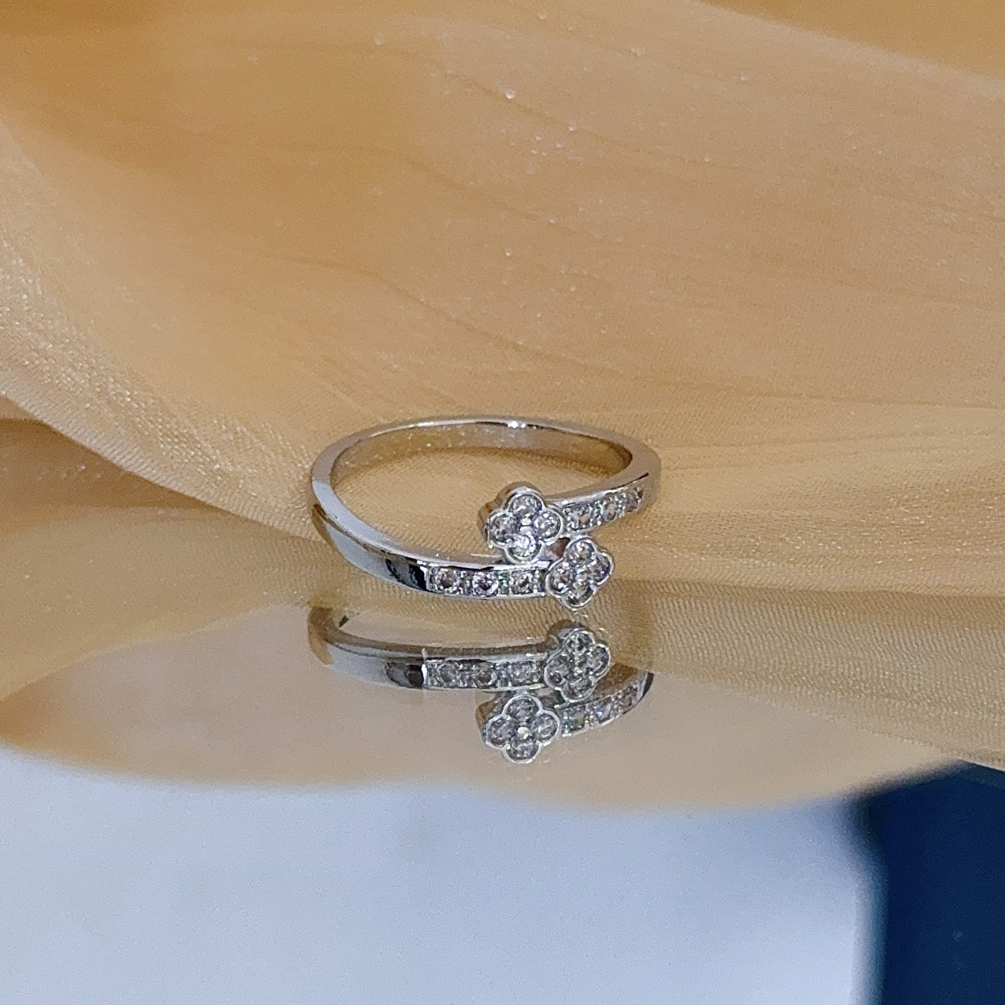 Piaget Rose ring silver white gold with clear diamonds 52