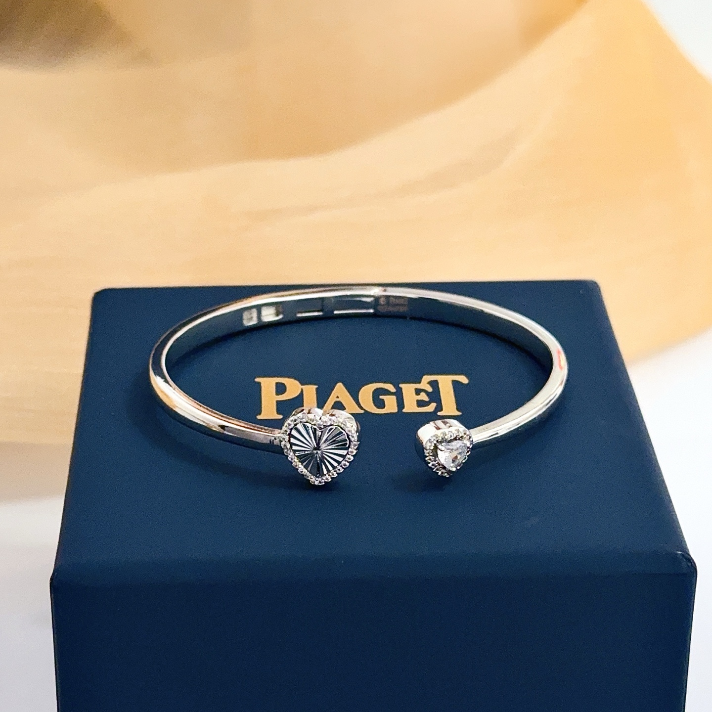Piaget Heart Open Cuff bracelet silver-toned white gold with clear diamond accents 17cm