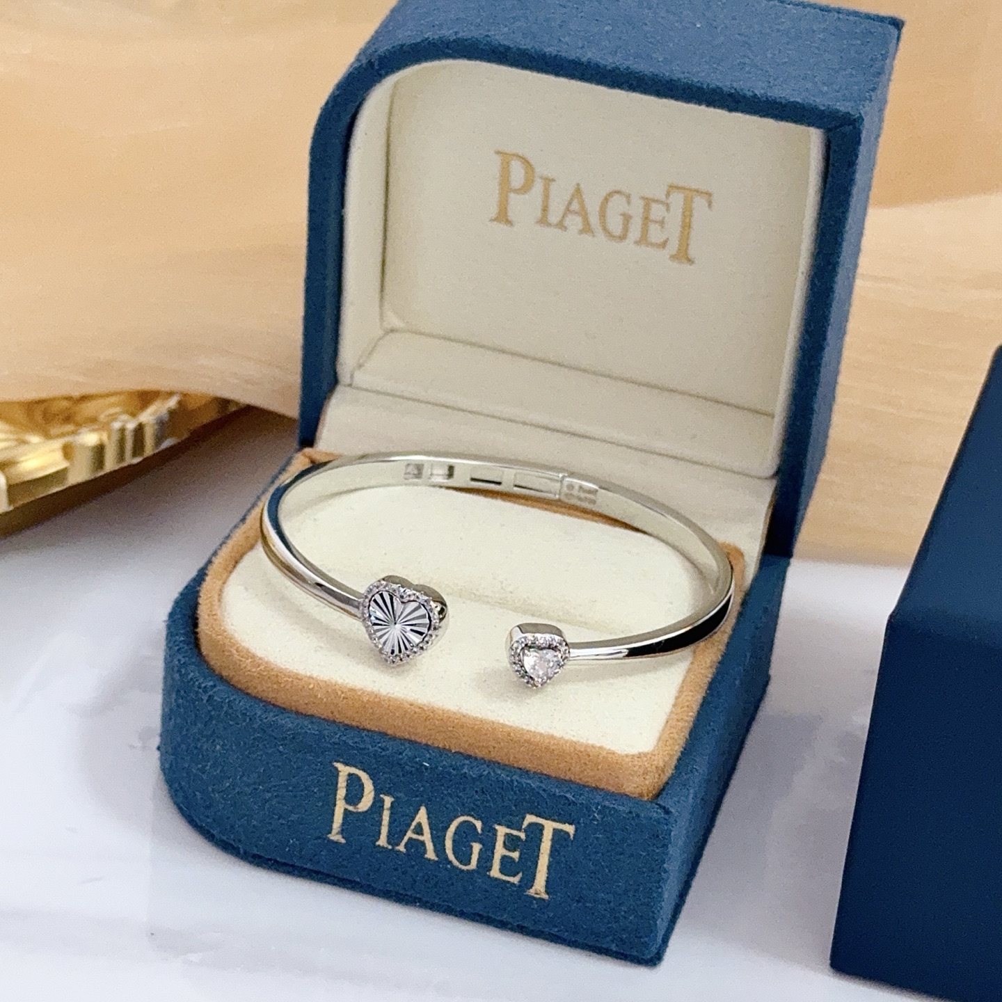 Piaget Heart Open Cuff bracelet silver-toned white gold with clear diamond accents 17cm