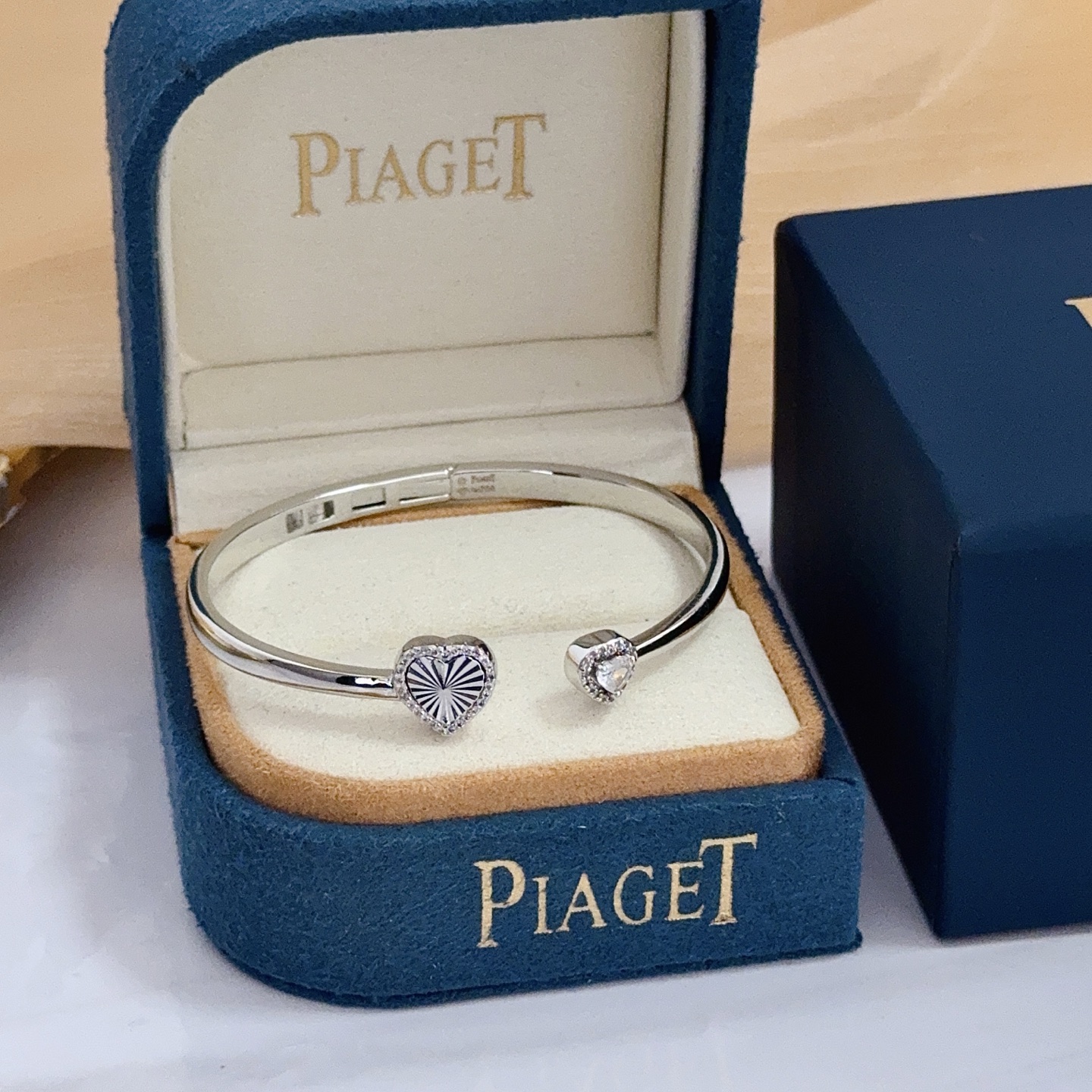 Piaget Heart Open Cuff bracelet silver-toned white gold with clear diamond accents 17cm