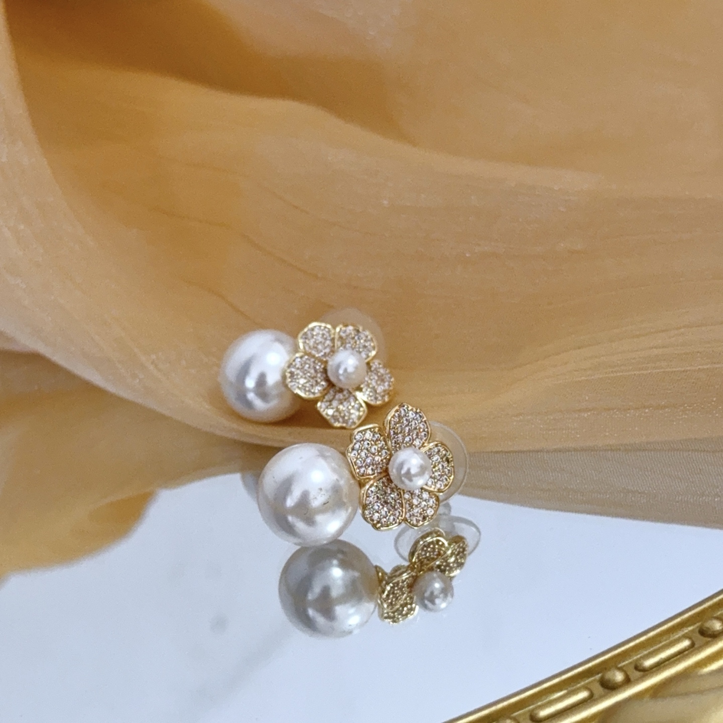 Piaget Rose Flower Pearl Diamond Earrings earrings Yellow gold white pearl clear diamond 1 5cm stud diameter