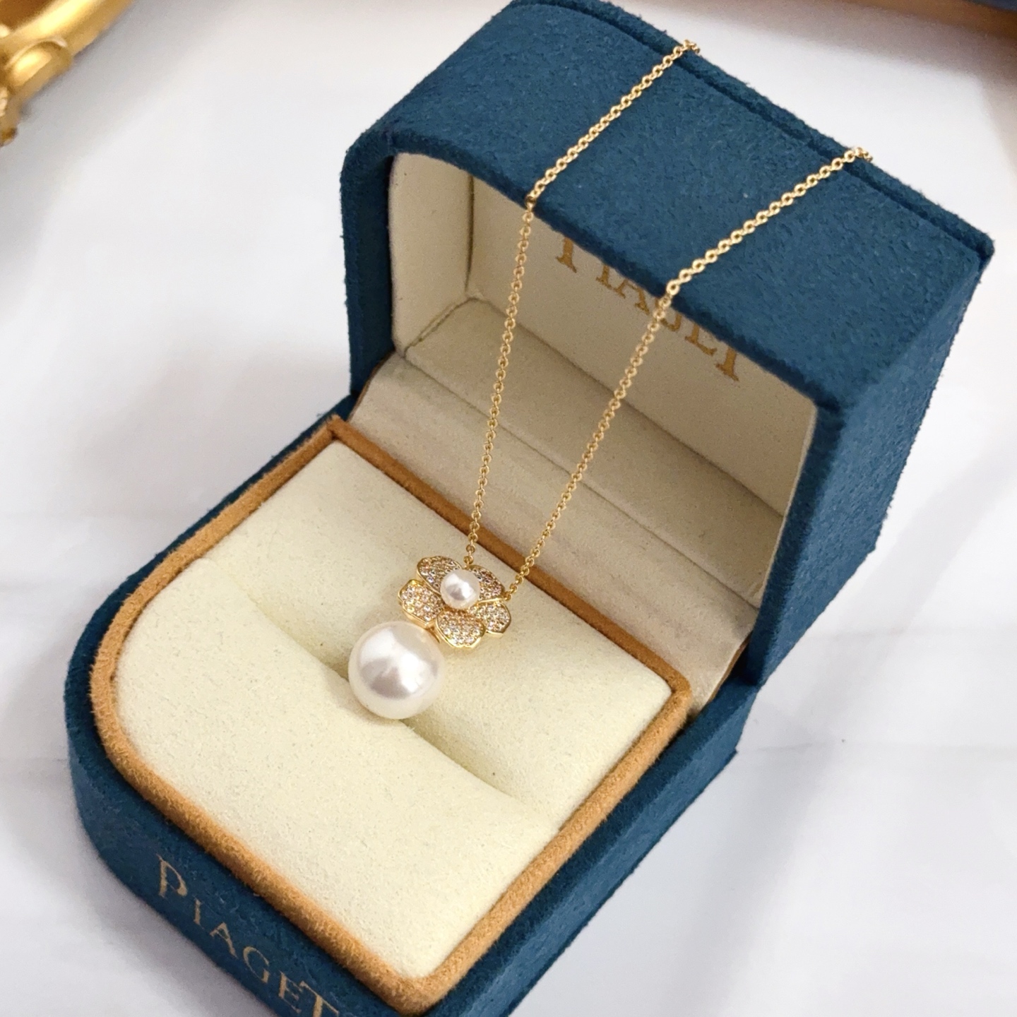 Piaget Rose Flower Pearl Pendant necklace Yellow gold white diamond white pearl 42cm