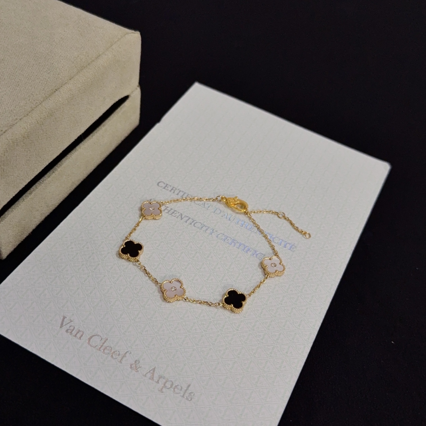 Van Cleef Arpels Alhambra bracelet yellow gold black onyx white mother-of-pearl diamond 18cm