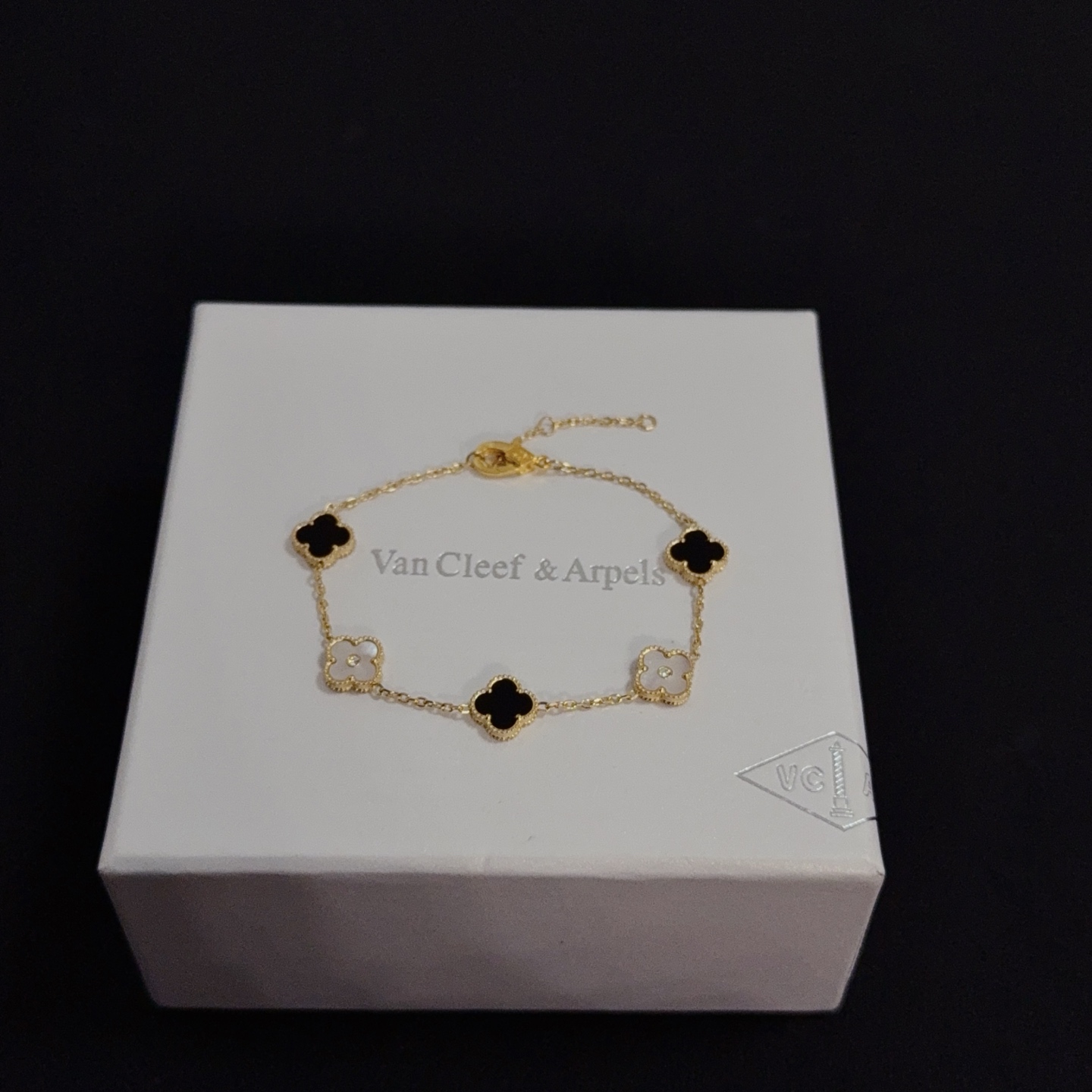 Van Cleef Arpels Alhambra bracelet yellow gold black onyx white mother-of-pearl diamond 18cm