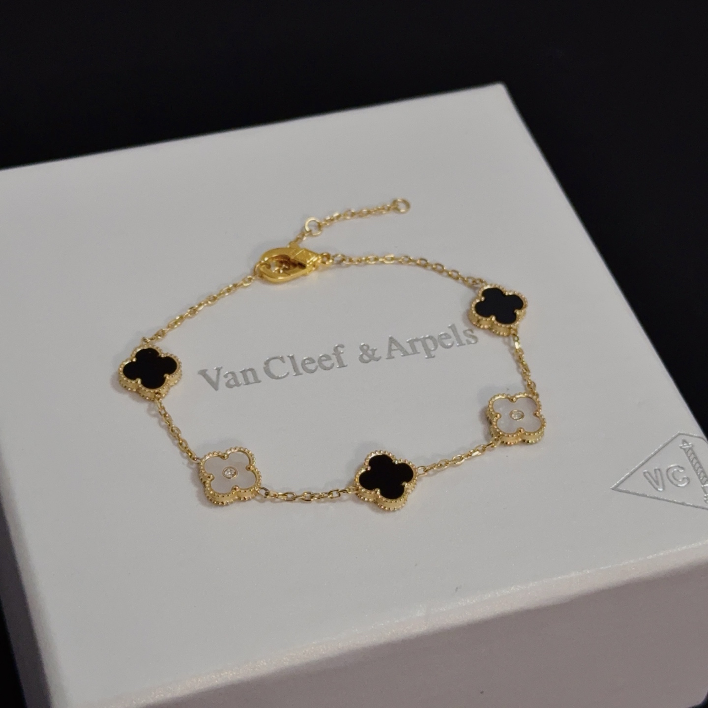 Van Cleef Arpels Alhambra bracelet yellow gold black onyx white mother-of-pearl diamond 18cm