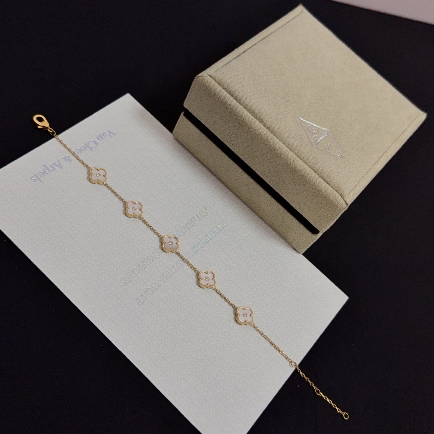 Van Cleef Arpels Alhambra bracelet yellow gold black onyx white mother-of-pearl diamond 18cm
