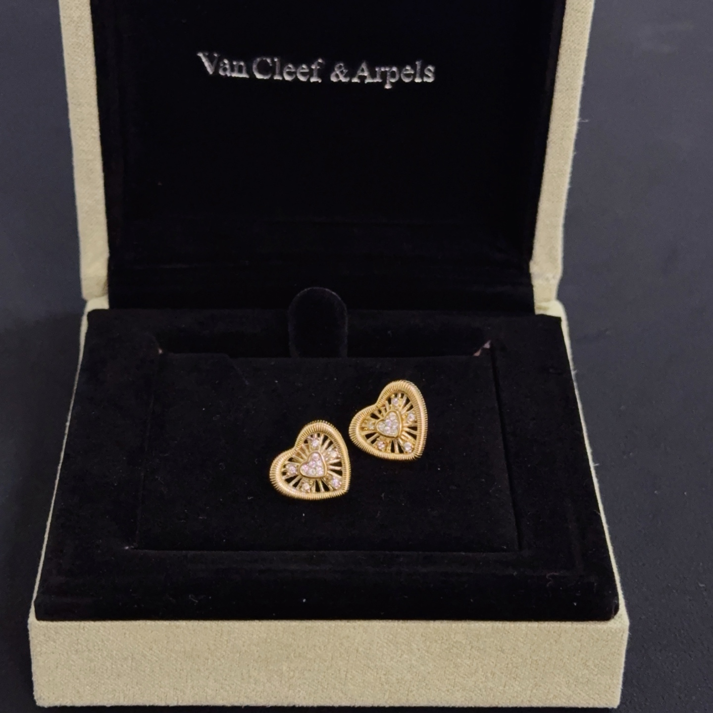 Van Cleef Arpels Heart Diamond Stud Earrings earrings Yellow gold with clear diamonds 1 2cm