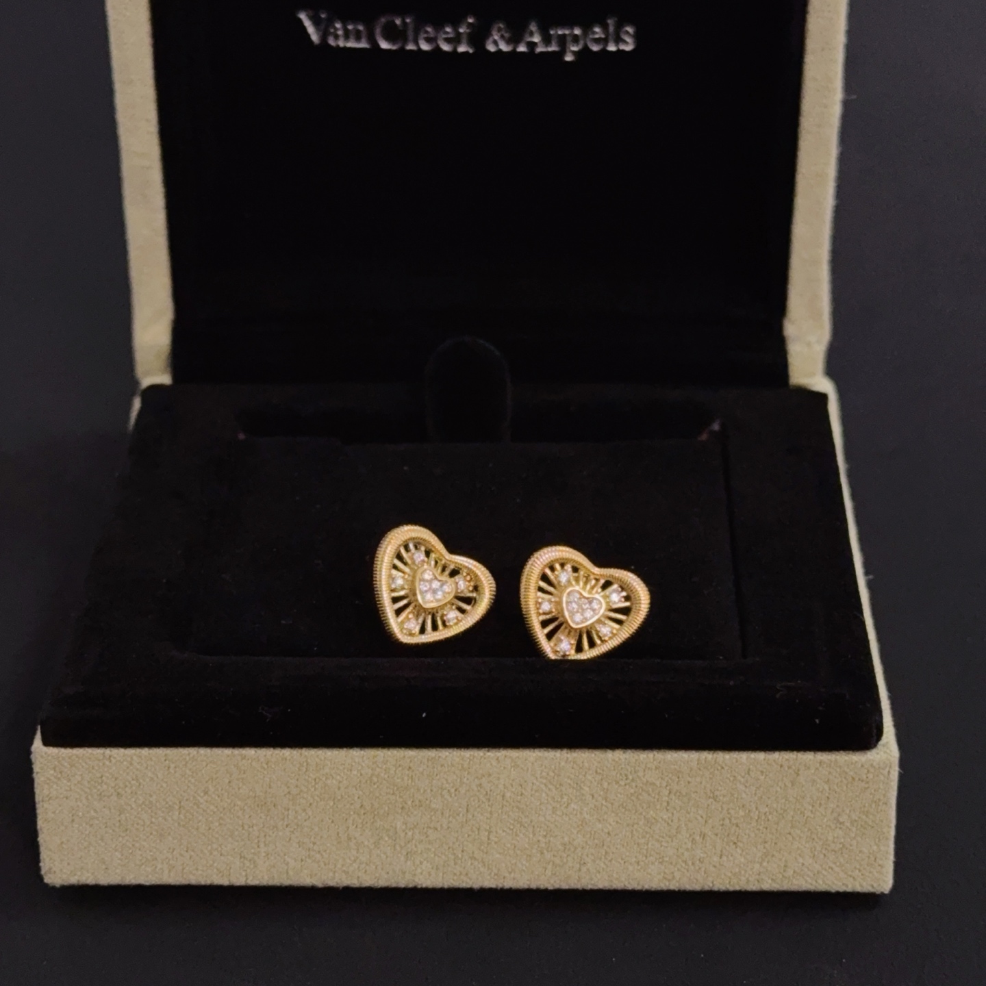 Van Cleef Arpels Heart Diamond Stud Earrings earrings Yellow gold with clear diamonds 1 2cm