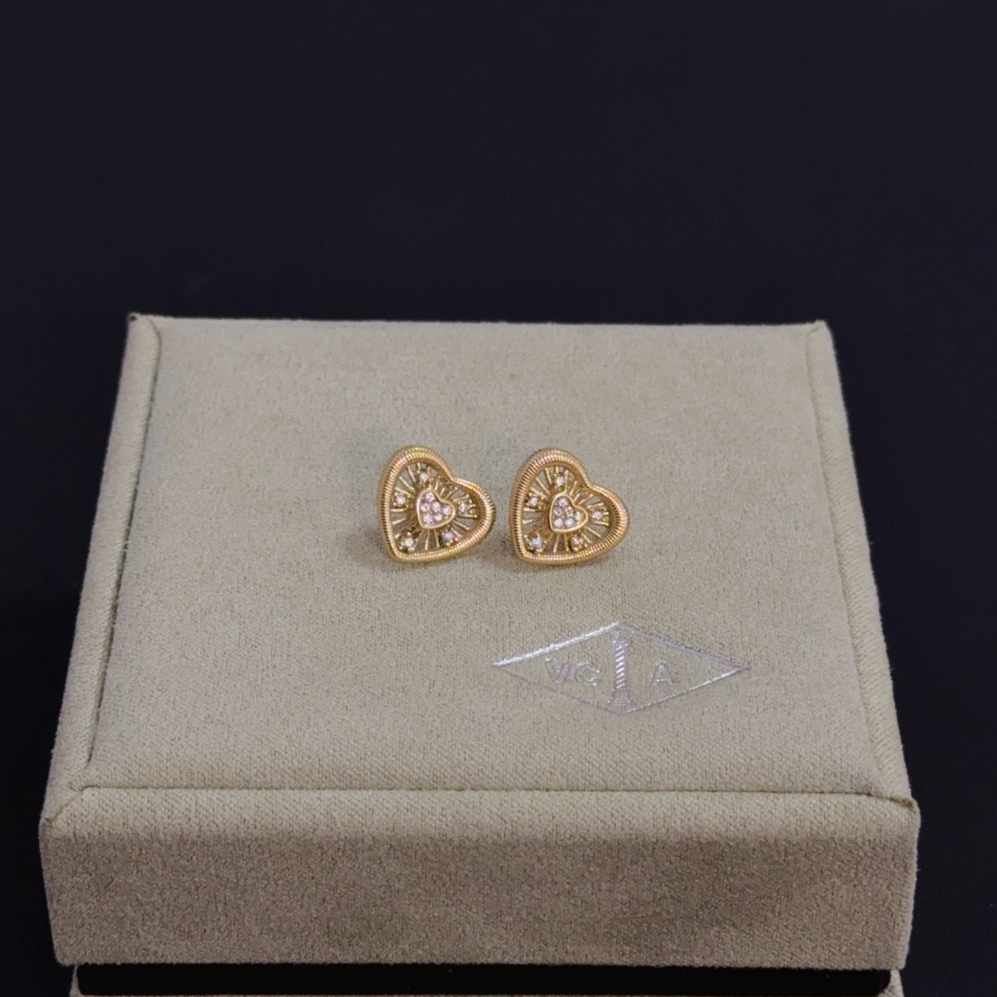 Van Cleef Arpels Heart Diamond Stud Earrings earrings Yellow gold with clear diamonds 1 2cm