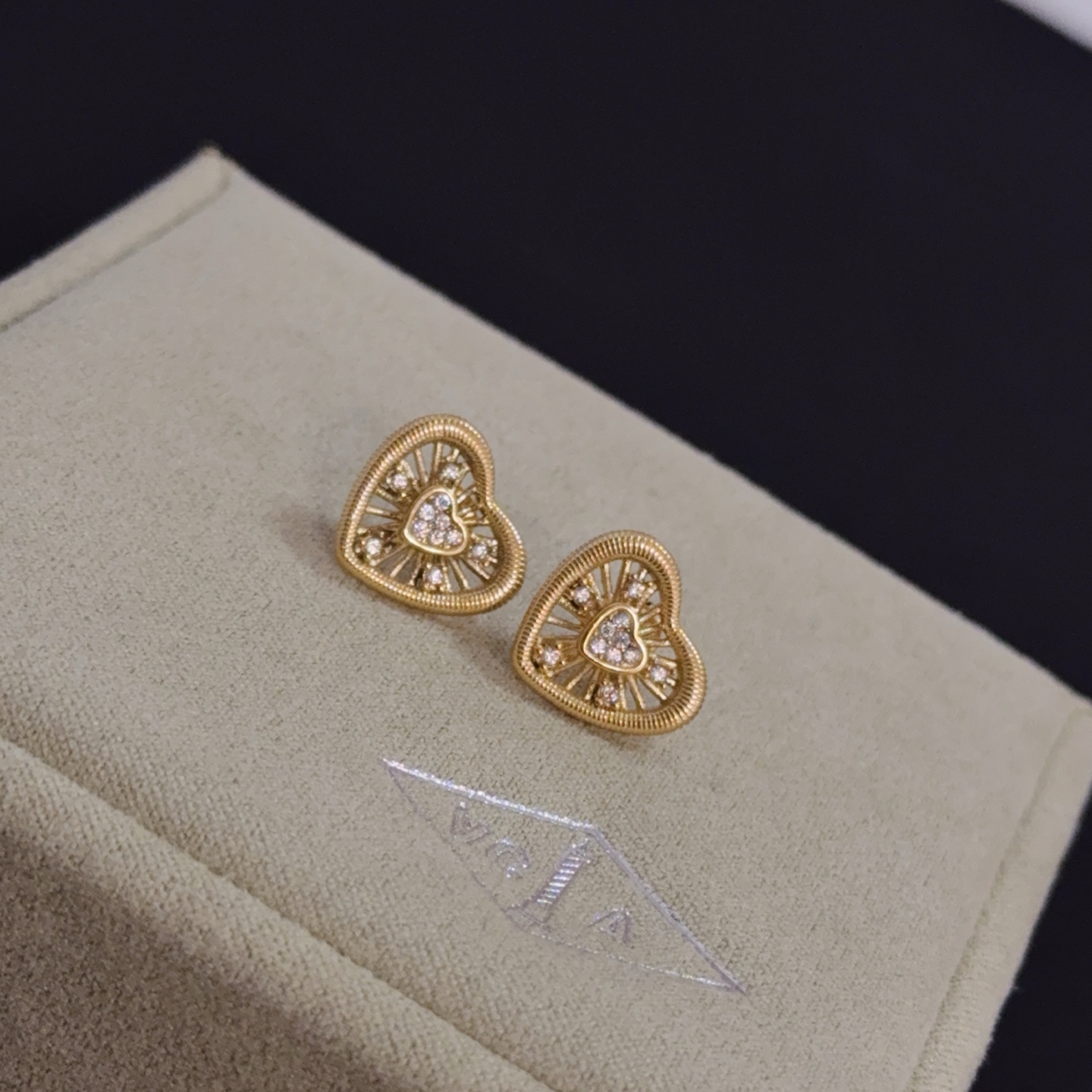 Van Cleef Arpels Heart Diamond Stud Earrings earrings Yellow gold with clear diamonds 1 2cm