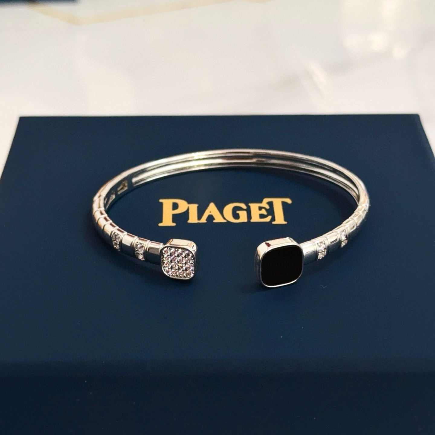 Piaget Possession bracelet 18k white gold black onyx white diamond 17cm inner circumference