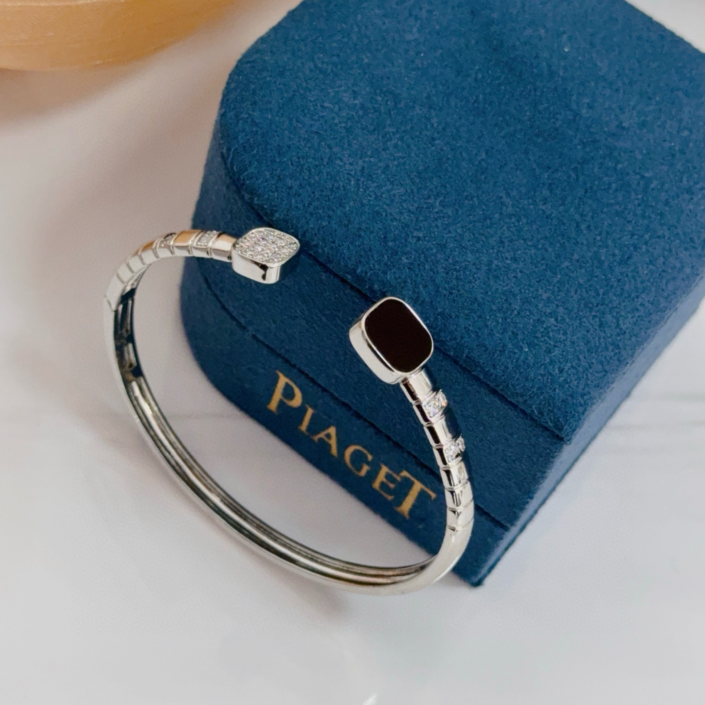 Piaget Possession bracelet 18k white gold black onyx white diamond 17cm inner circumference