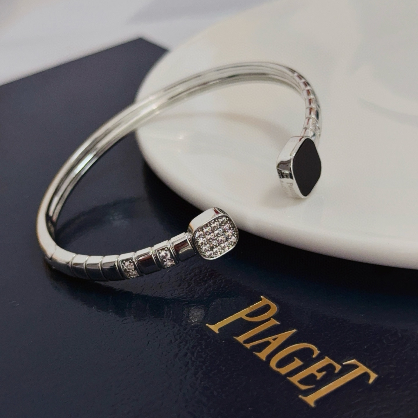 Piaget Possession bracelet 18k white gold black onyx white diamond 17cm inner circumference