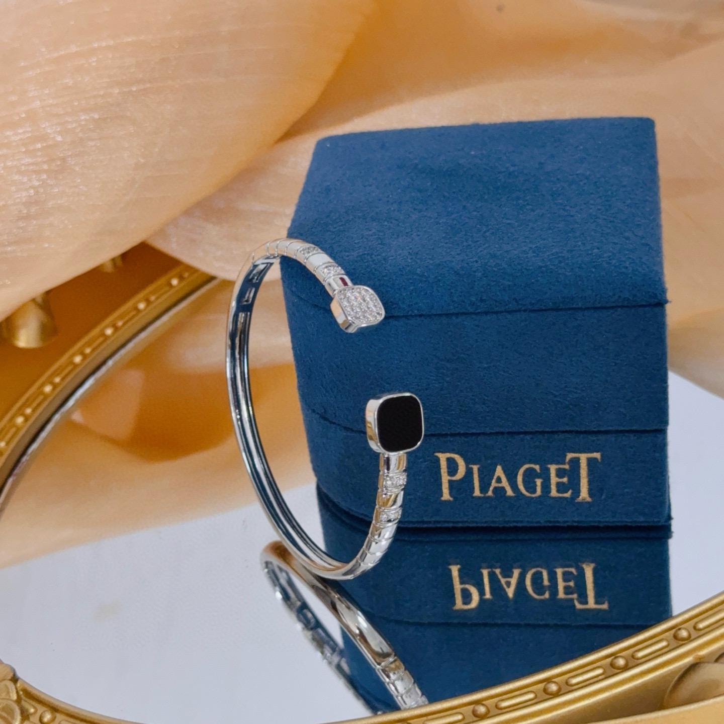 Piaget Possession bracelet 18k white gold black onyx white diamond 17cm inner circumference