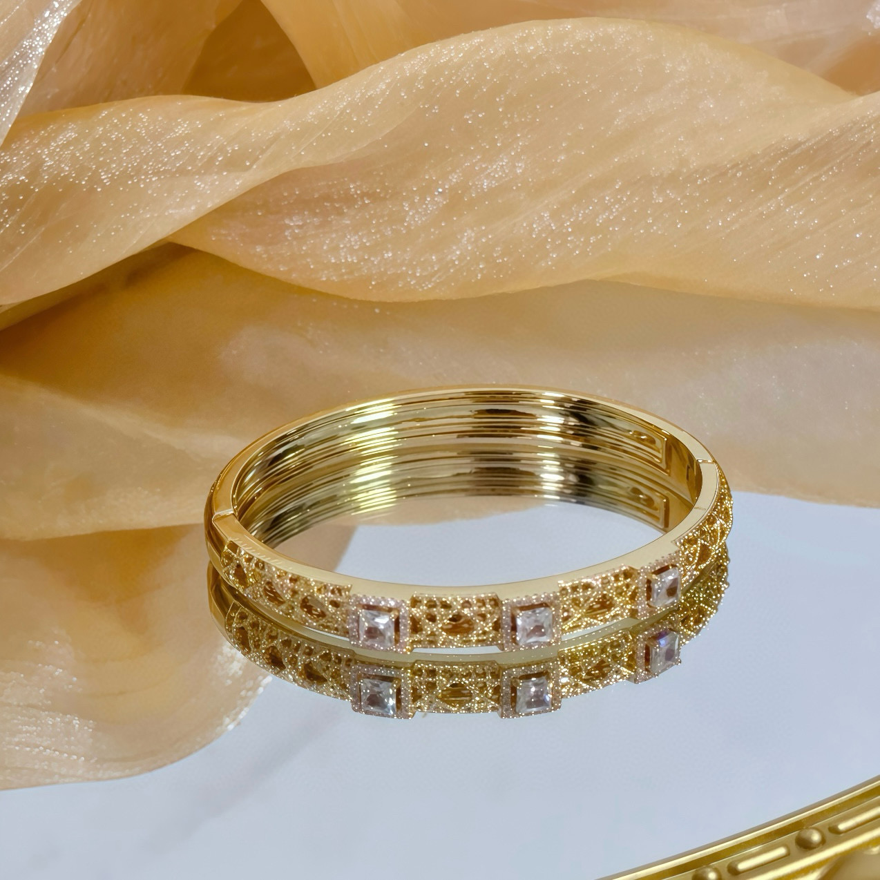 Piaget Sunlight Escape bracelet yellow gold with clear princess-cut gemstones and pave diamond accents 17cm inner circumference