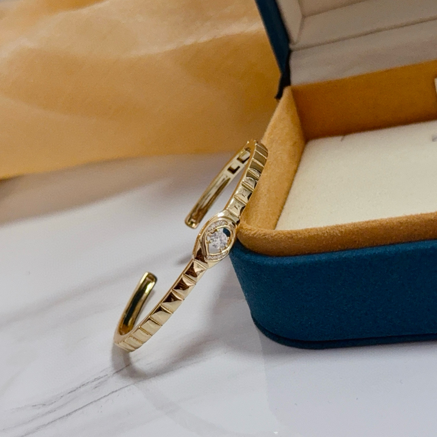 Piaget Possession bracelet 18k yellow gold clear diamond 17cm