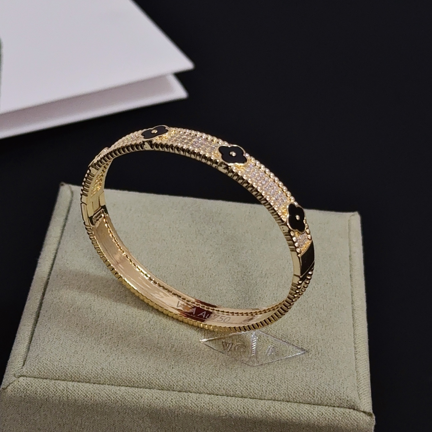 Van Cleef Arpels Alhambra bracelet Yellow gold black onyx clear diamond 17cm