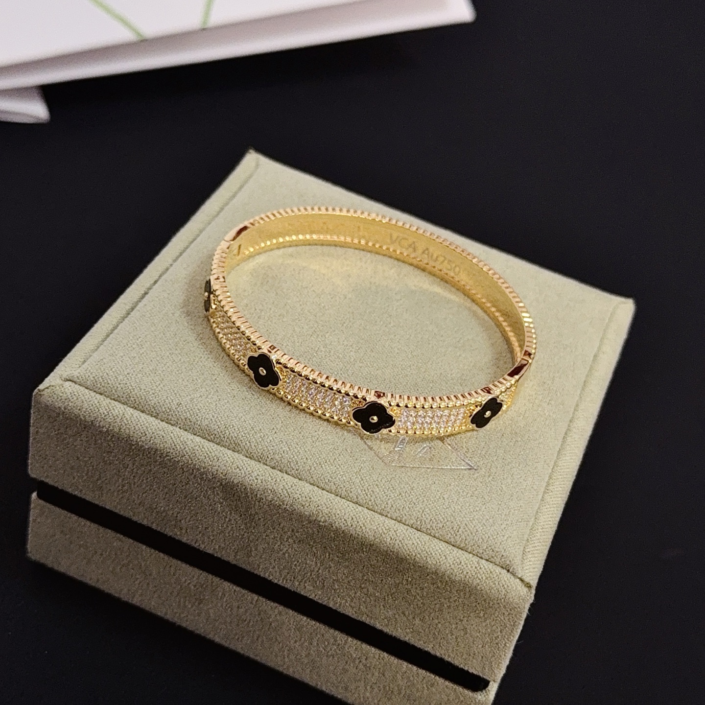 Van Cleef Arpels Alhambra bracelet Yellow gold black onyx clear diamond 17cm