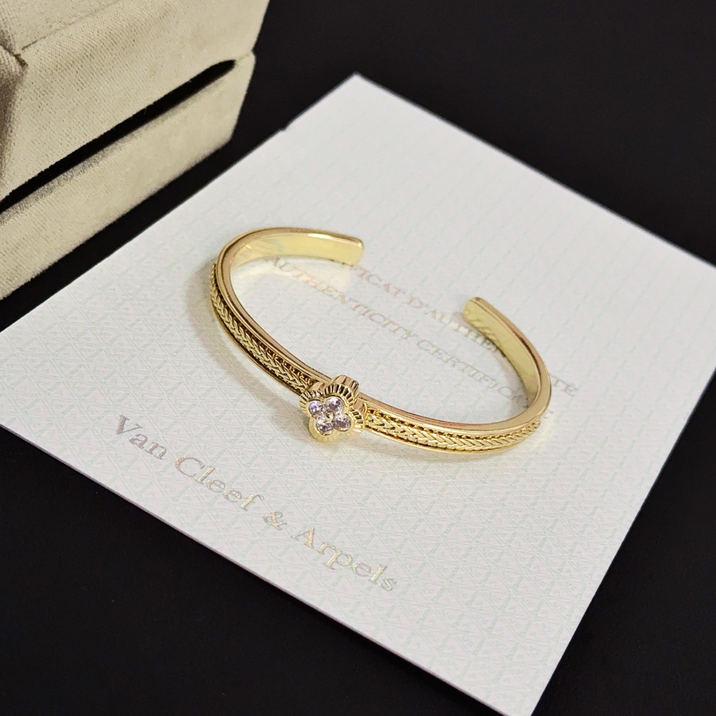 Van Cleef Arpels Alhambra bracelet gold metal clear diamond 17cm