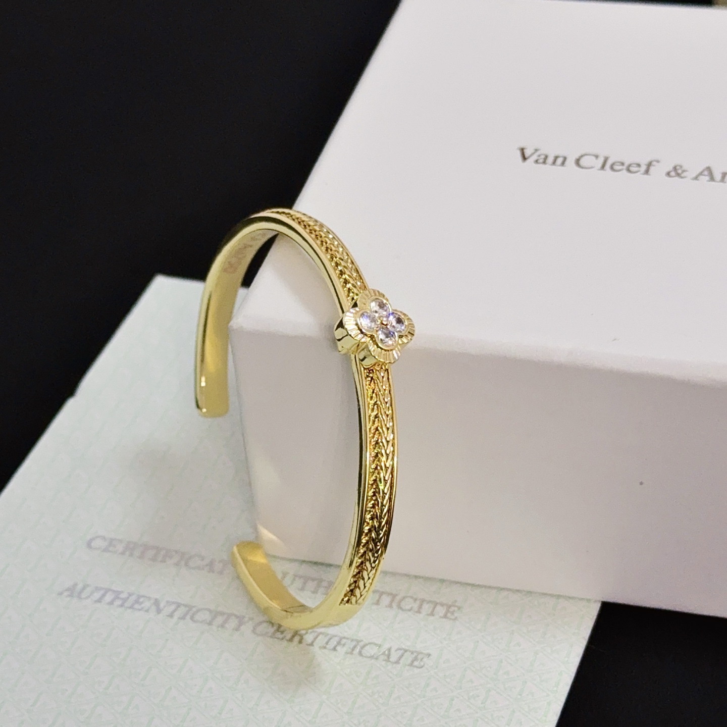 Van Cleef Arpels Alhambra bracelet gold metal clear diamond 17cm