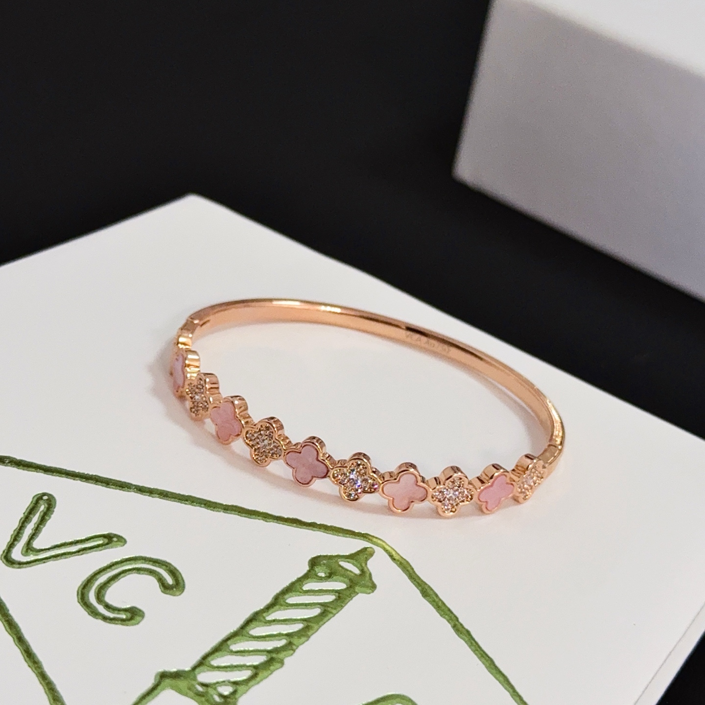Van Cleef Arpels Alhambra bracelet rose gold pink opal diamond 17cm