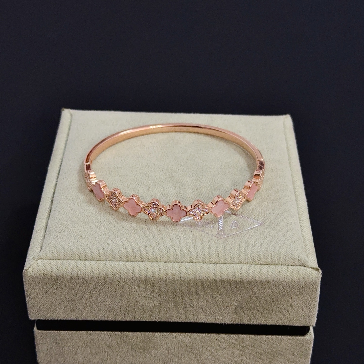 Van Cleef Arpels Alhambra bracelet rose gold pink opal diamond 17cm