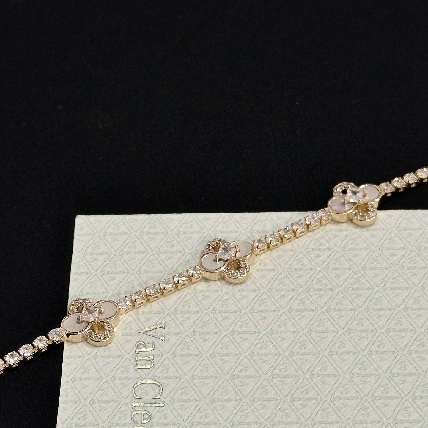 Van Cleef Arpels Alhambra bracelet Yellow gold with white mother-of-pearl and clear diamonds 17cm