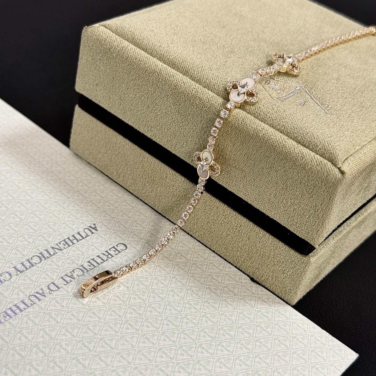 Van Cleef Arpels Alhambra bracelet Yellow gold with white mother-of-pearl and clear diamonds 17cm