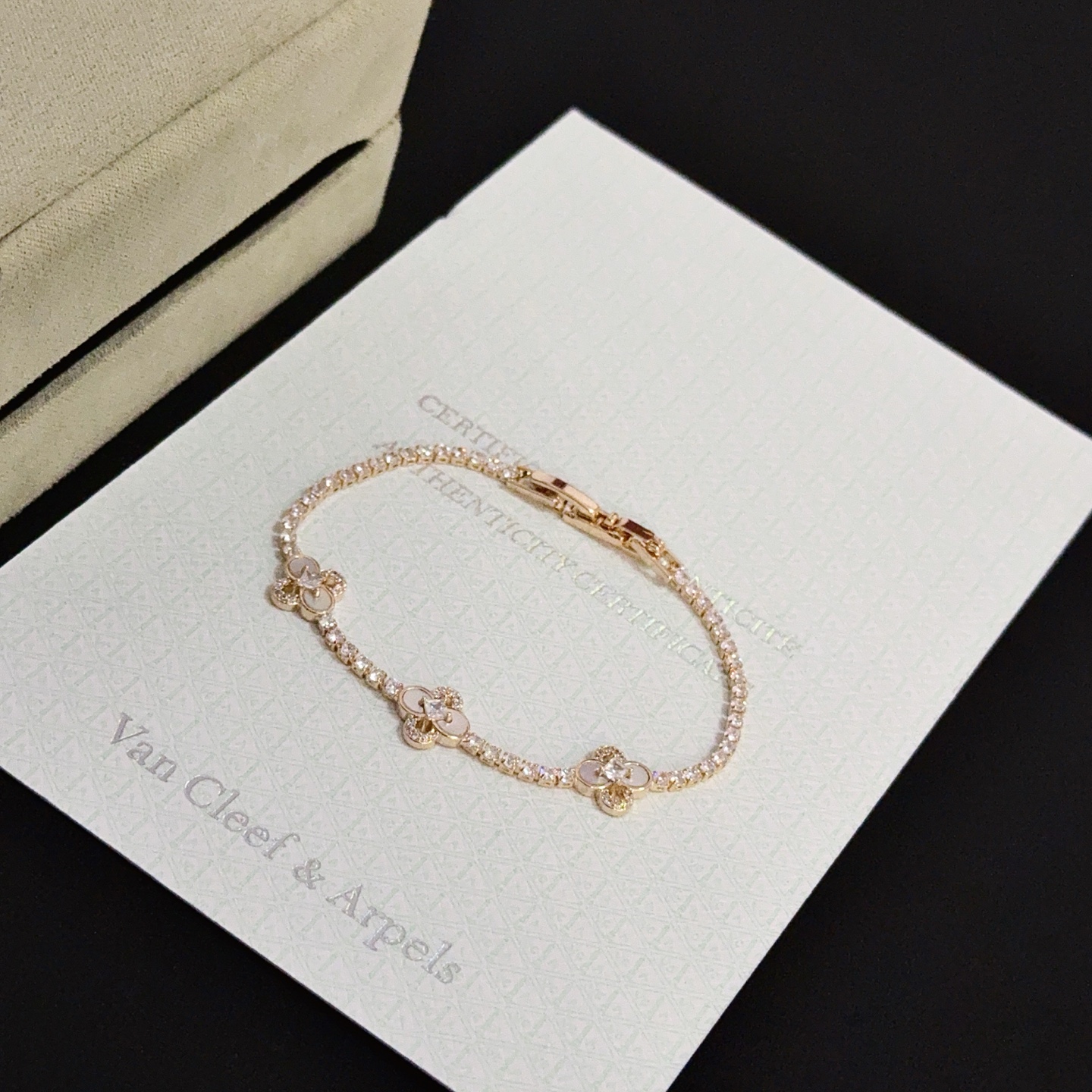 Van Cleef Arpels Alhambra bracelet Yellow gold with white mother-of-pearl and clear diamonds 17cm
