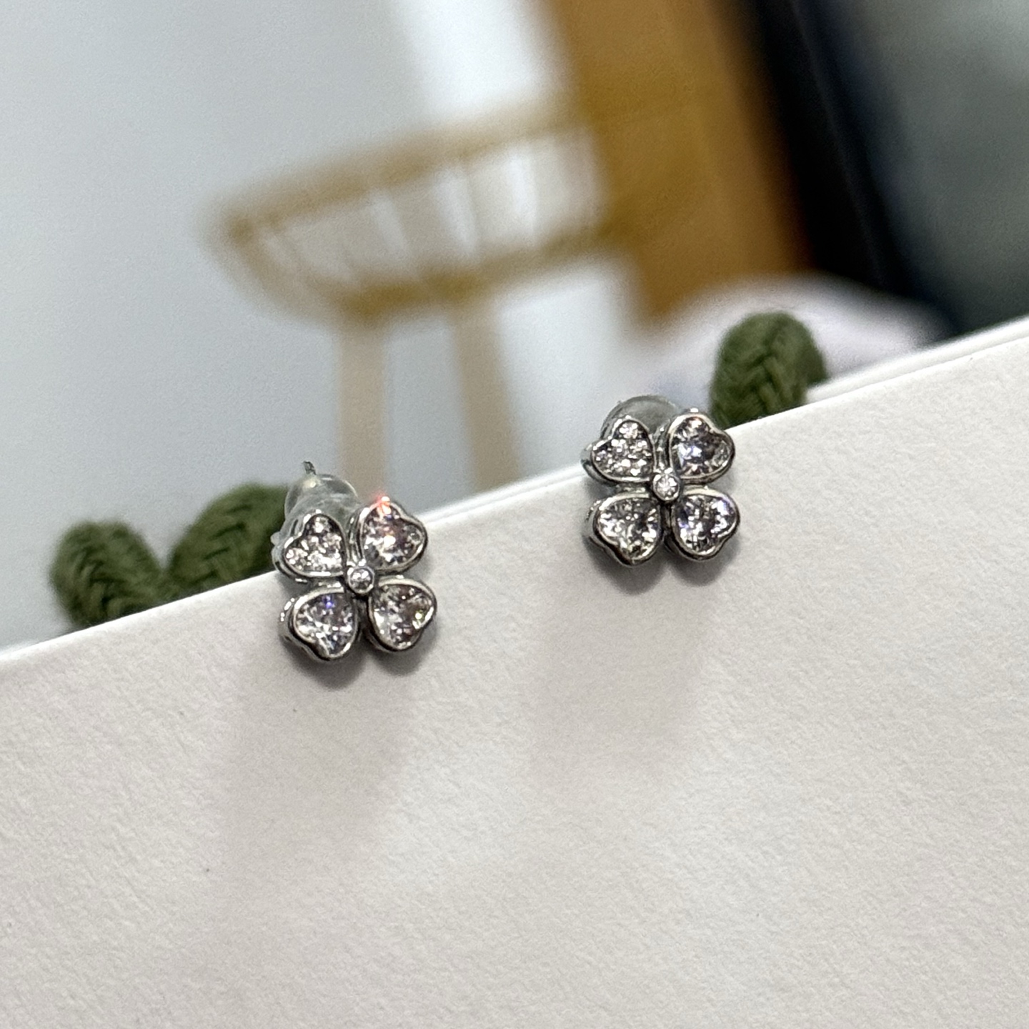 Van Cleef Arpels Frivole earrings white gold with clear diamonds 8mm stud diameter