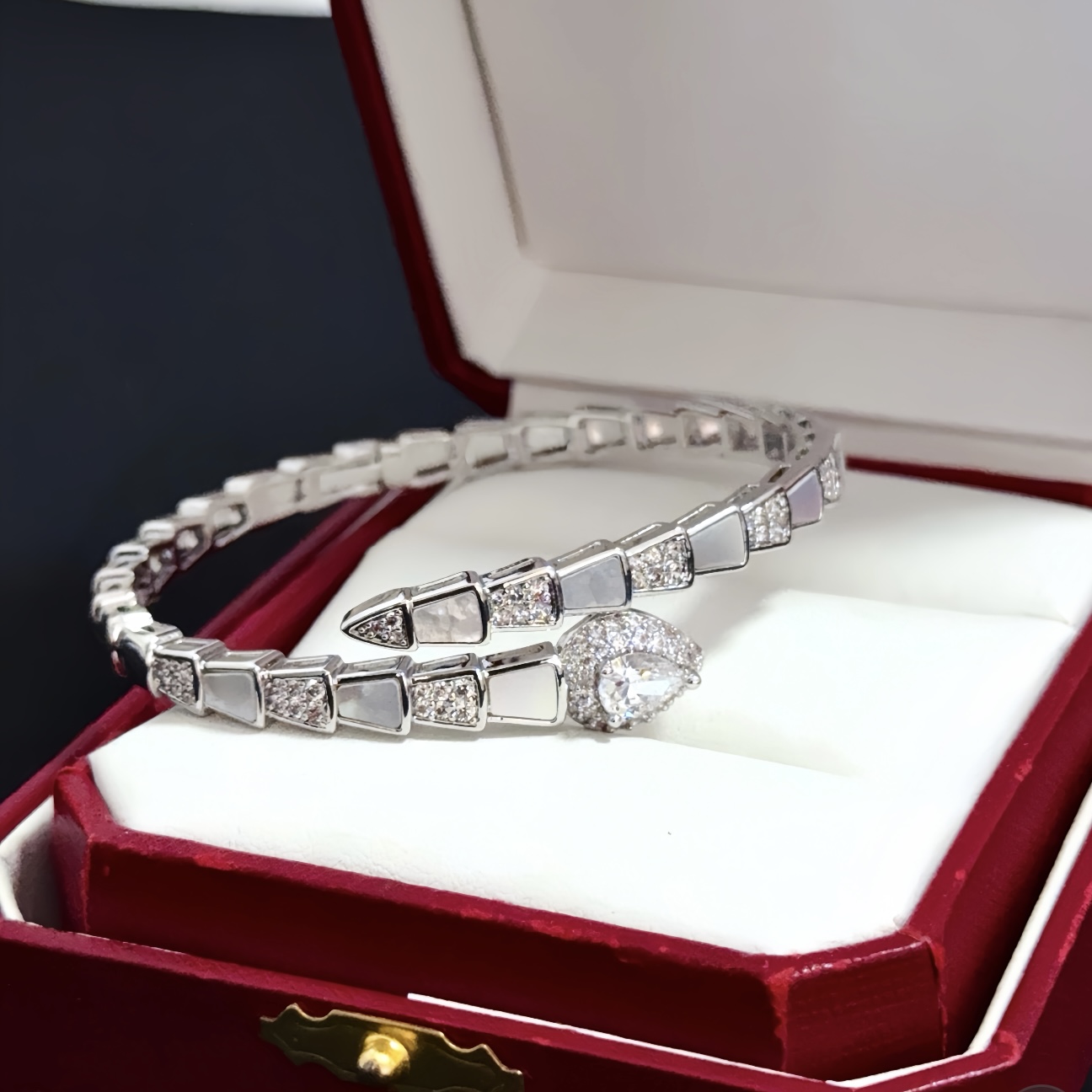Bulgari Serpenti Viper bracelet 18k white gold white mother-of-pearl clear diamond 17cm