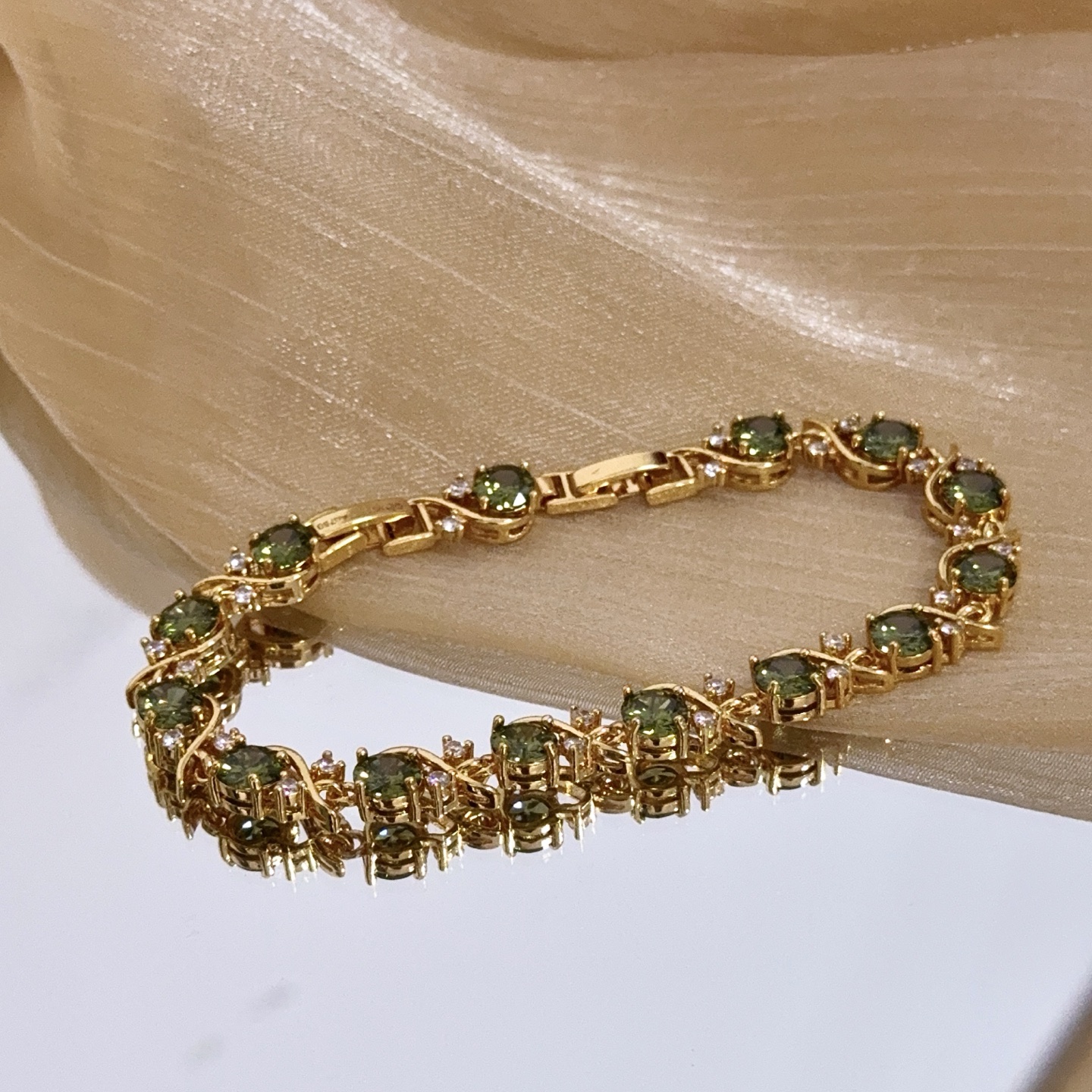 Piaget Rose Vine Gemstone Line Bracelet bracelet Yellow gold metal with olive green peridot and clear diamond accent stones 18cm